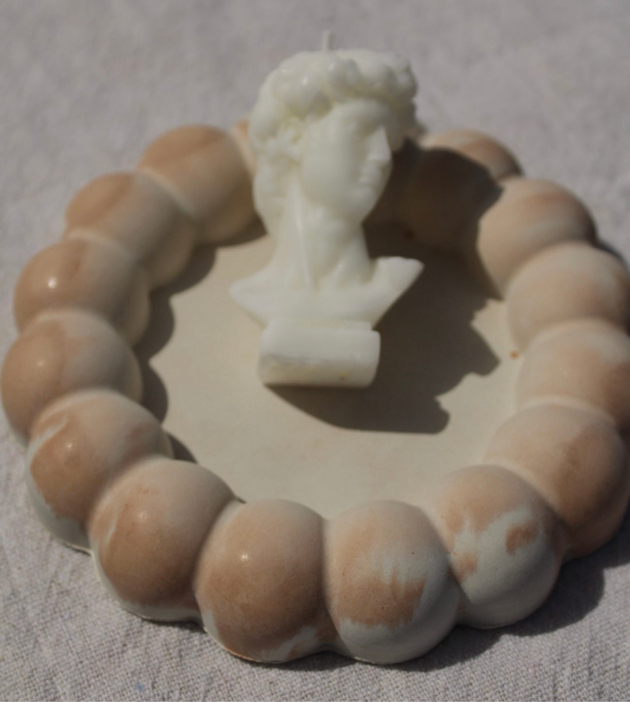 Bubble dish to hold objects