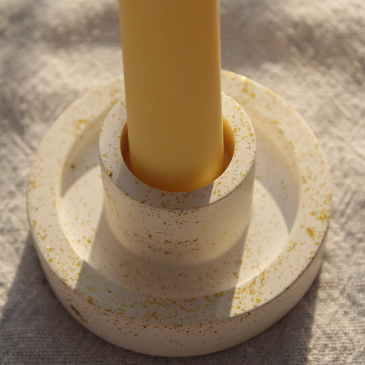 Circle candle holder