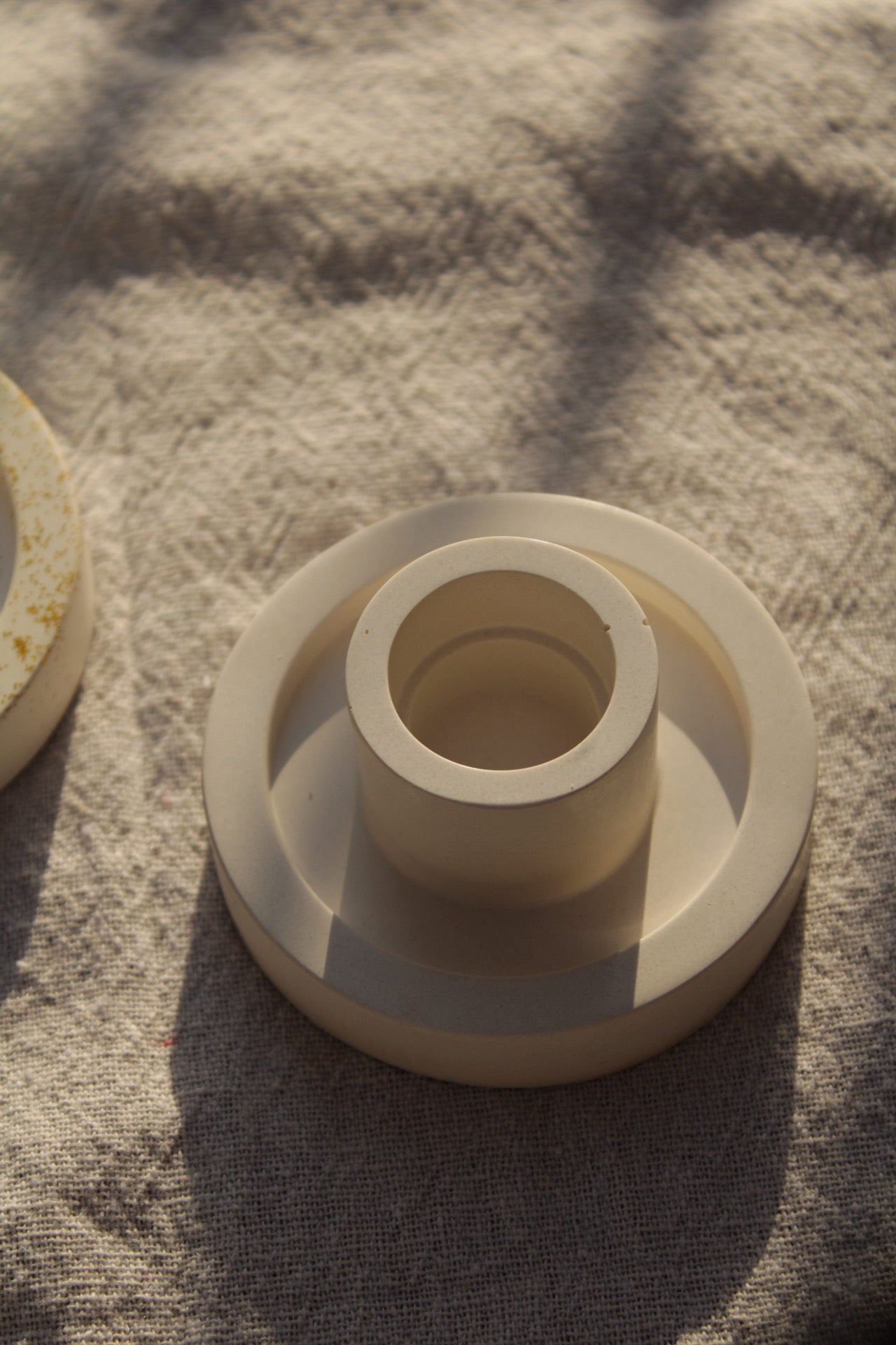 Circle candle holder